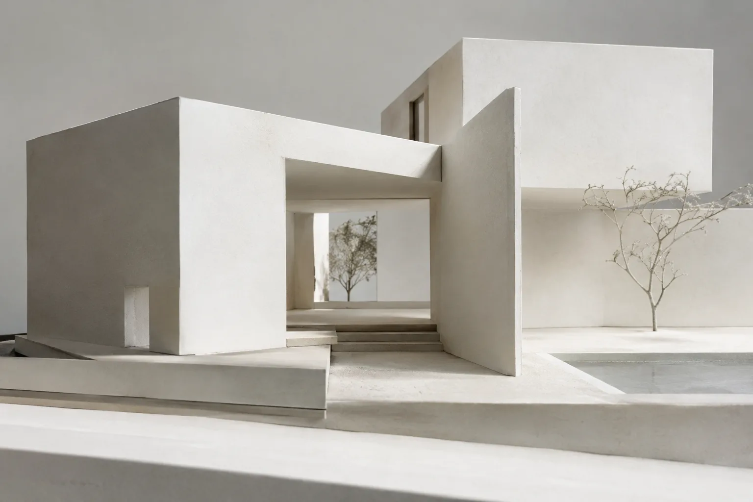 Maquette architecturale épurée montrant des volumes découpés par des opérations booléennes