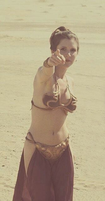 Carrie-Fisher-on-the-set-of-Return-of-the-Jedi-on-location-in-the-Yuma-desert